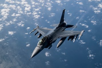 "VIPER" F-16 harci sólyom