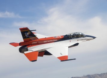 Dogfight med F-16 styret af kunstig intelligens