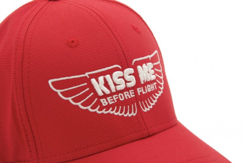 Baseball kapa s motivom KISS ME BEFORE FLIGHT
